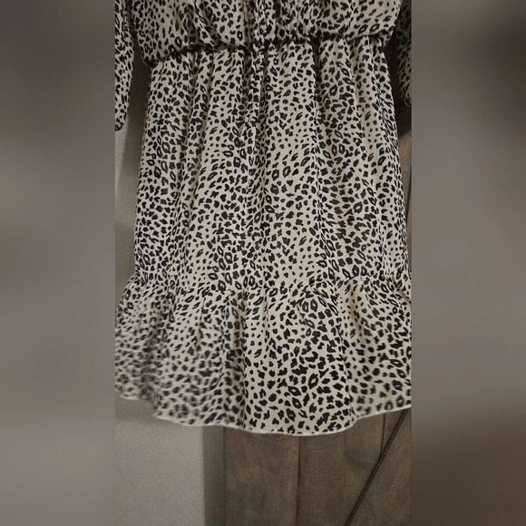 ACCLAIMED black&white cheetah print longsleeve tie front mini dress. Size small - Picture 6 of 10